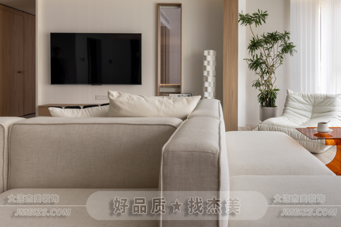 1689172645663248.png 大連裝修潮流趨勢(shì)之現(xiàn)代簡(jiǎn)約案例賞析典雅素凈溫潤空間4.png