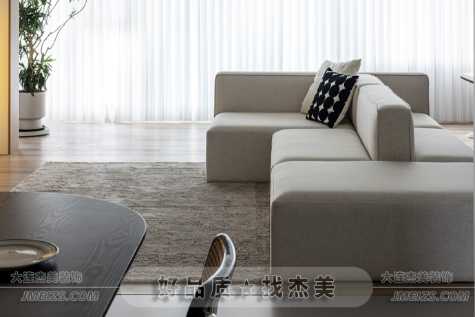 1689172701114167.png 大連裝修潮流趨勢(shì)之現(xiàn)代簡(jiǎn)約案例賞析典雅素凈溫潤空間6.png